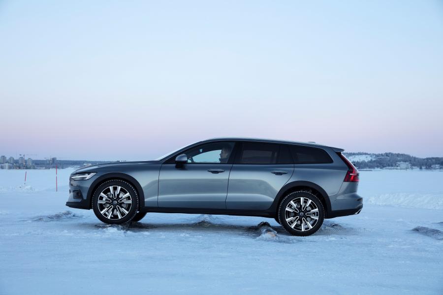  Volvo V60 T5 Cross Country 2018 года  (WW) (фото 36 из 44)